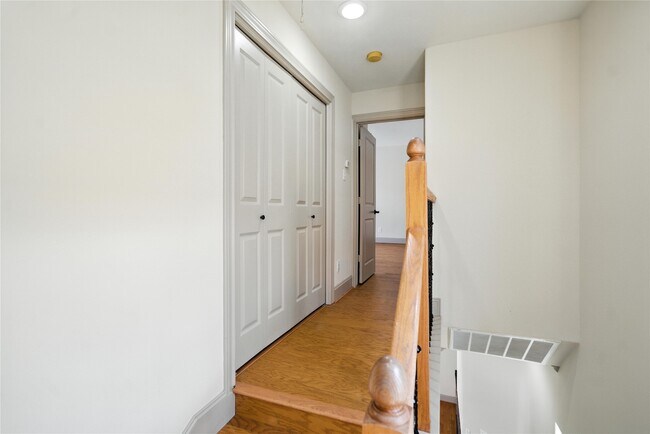 Building Photo - 2318 Camden Dr