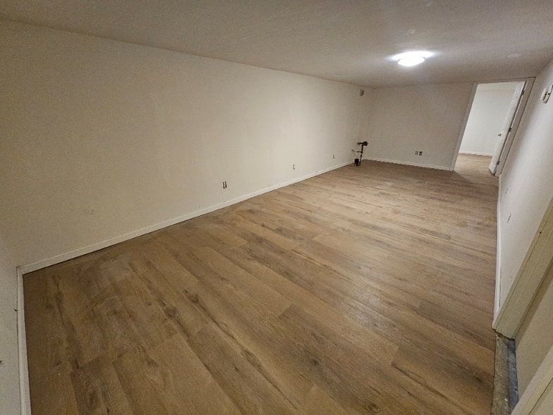 Building Photo - 1121 Debra Ln