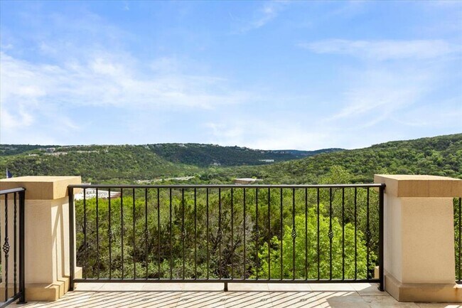 Building Photo - 8600 Bluegrass Dr