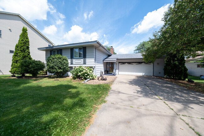 Building Photo - 1581 Woodside Ct NE