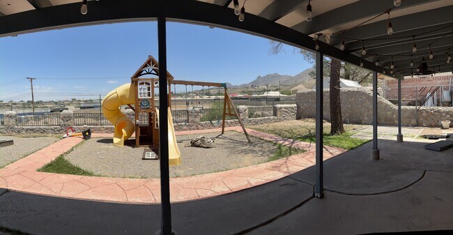 Building Photo - 5527 Carousel Dr