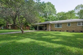 Building Photo - 2004 Rosewood Dr NW