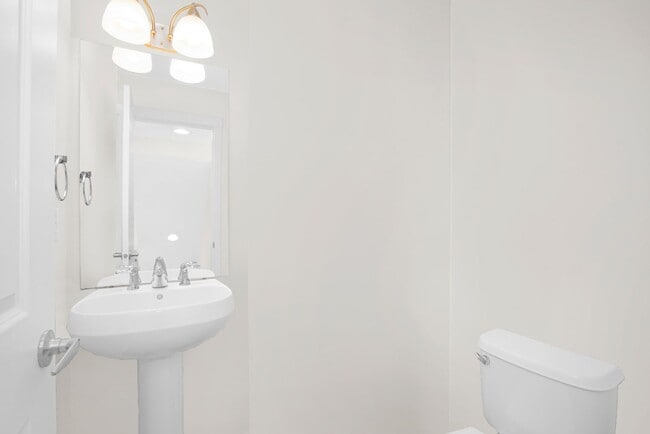 Building Photo - Kirkland Rose Hill - 2 Bedroom Plus Office & Bonus Room & Garage