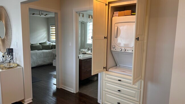 Building Photo - 354 Alles St