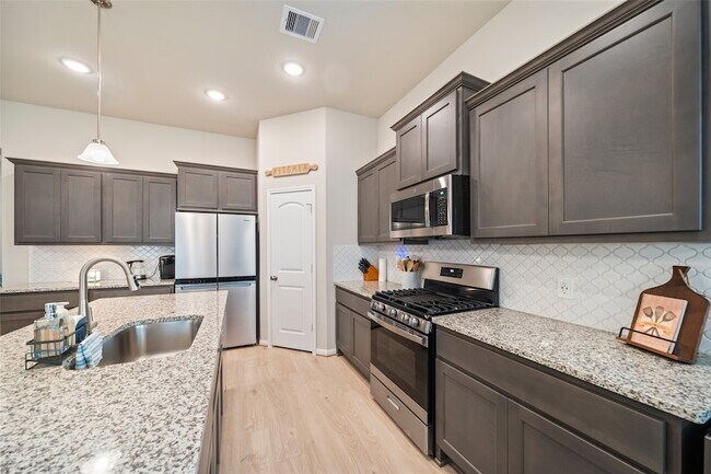 Building Photo - 18203 Samie Nell Ct