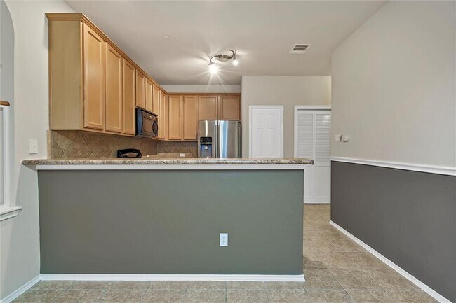 Building Photo - 9201 Brodie Ln