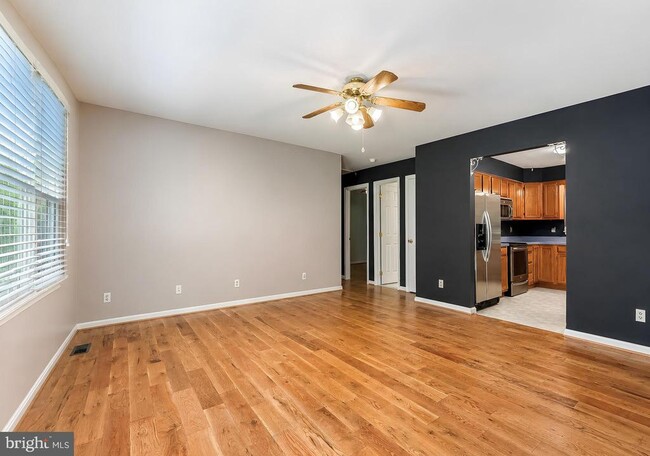 Building Photo - 8433 Sailboat Ln