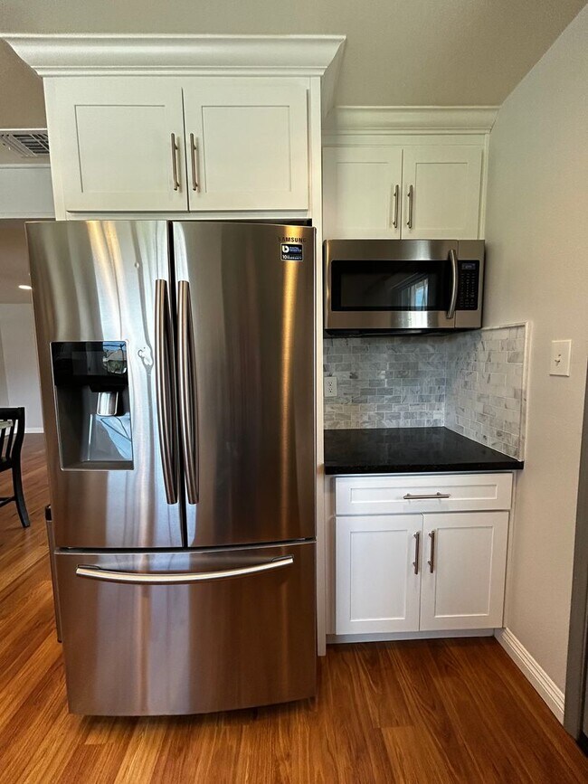 Building Photo - Beautifully Remodeled 3-Bedroom Home for Lease in a Highly Desirable Neighborhood