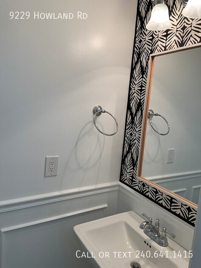 Building Photo - 9229 Howland Rd