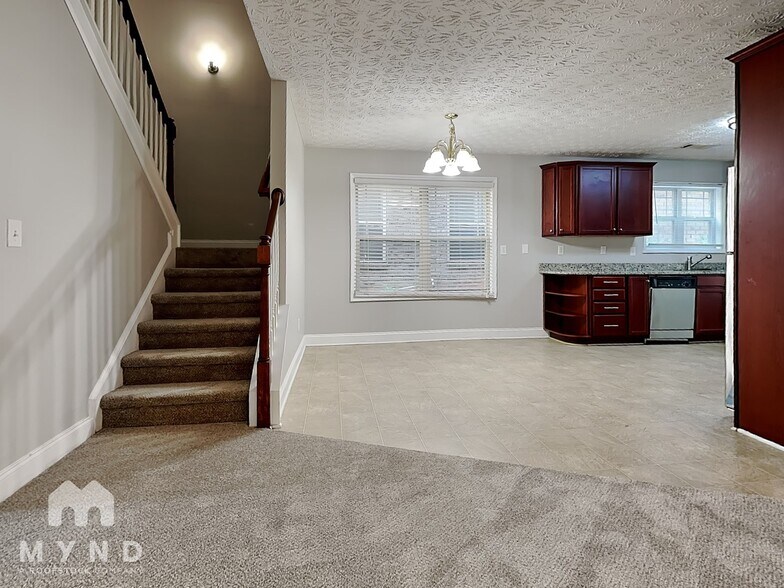 Building Photo - 111 Daisy Cir