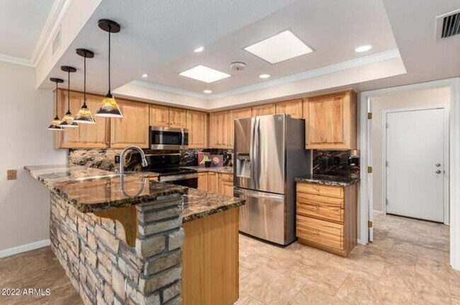 Building Photo - Your Oasis Awaits!