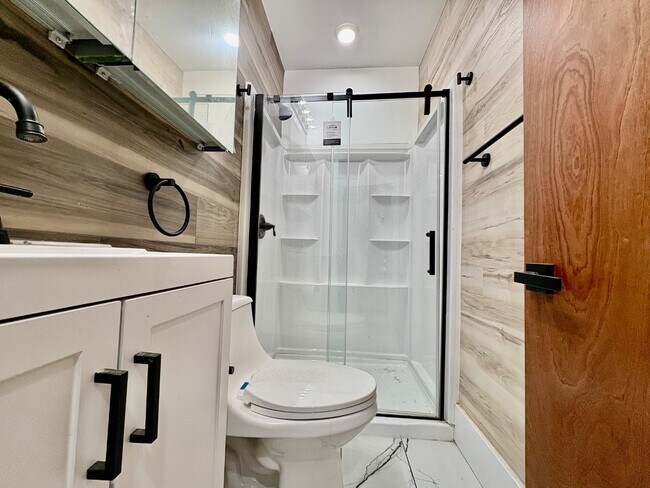 Building Photo - 5616 Phillips Ave