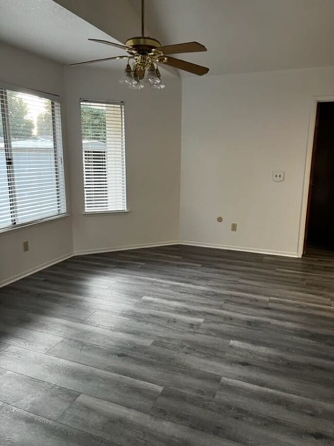 Building Photo - 600 Tuohy St