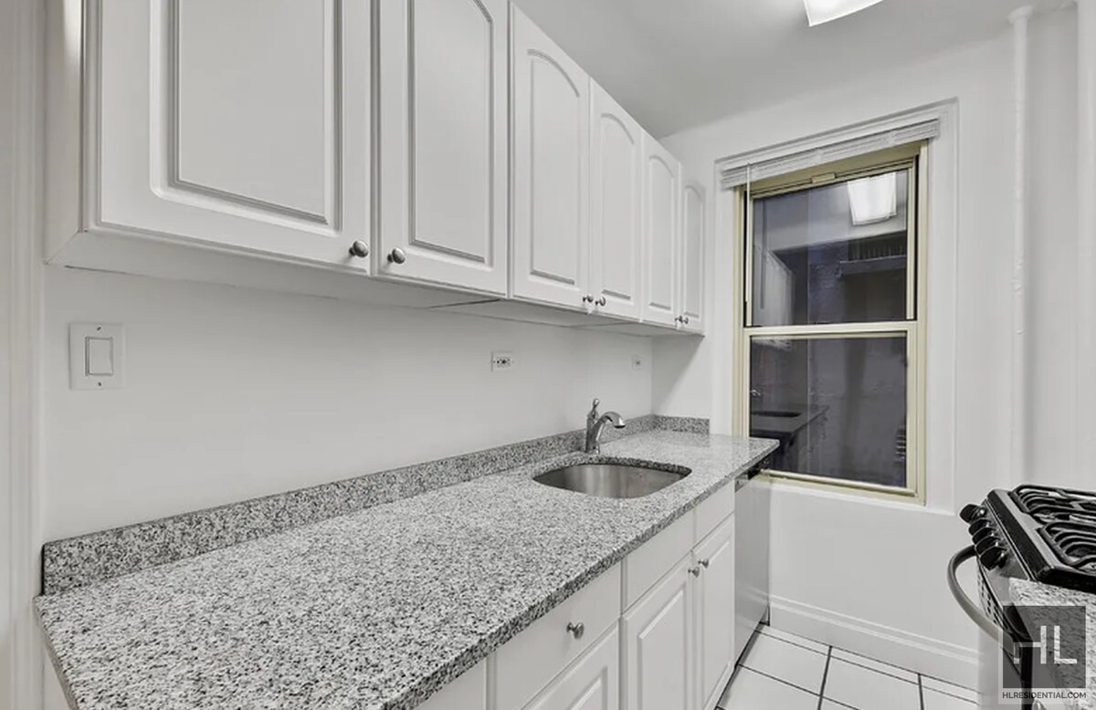 Building Photo - EAST 10 STREET