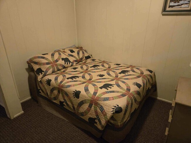 Building Photo - 165 E White Mountain Blvd