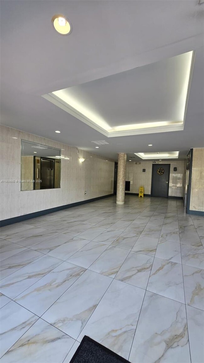 Building Photo - 1250 NE 125th St