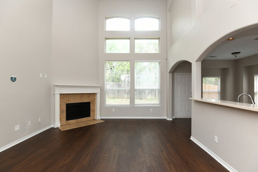 Building Photo - 5824 Fathom Dr