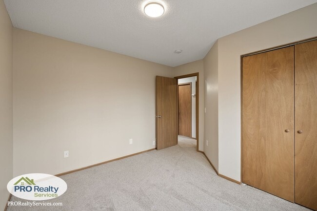 Building Photo - 3 Bedroom House In St. Francis