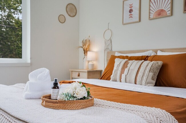 Building Photo - 1414 E Howell St