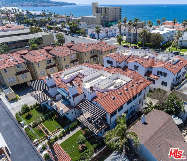 Building Photo - 812-a S Catalina Ave