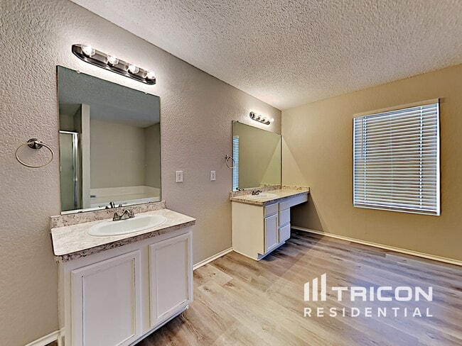Building Photo - 208 Vivian Dr