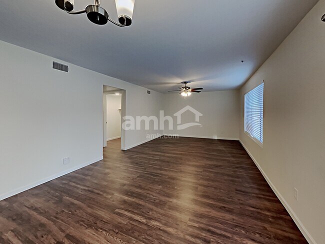 Building Photo - 10383 W Dana Ln