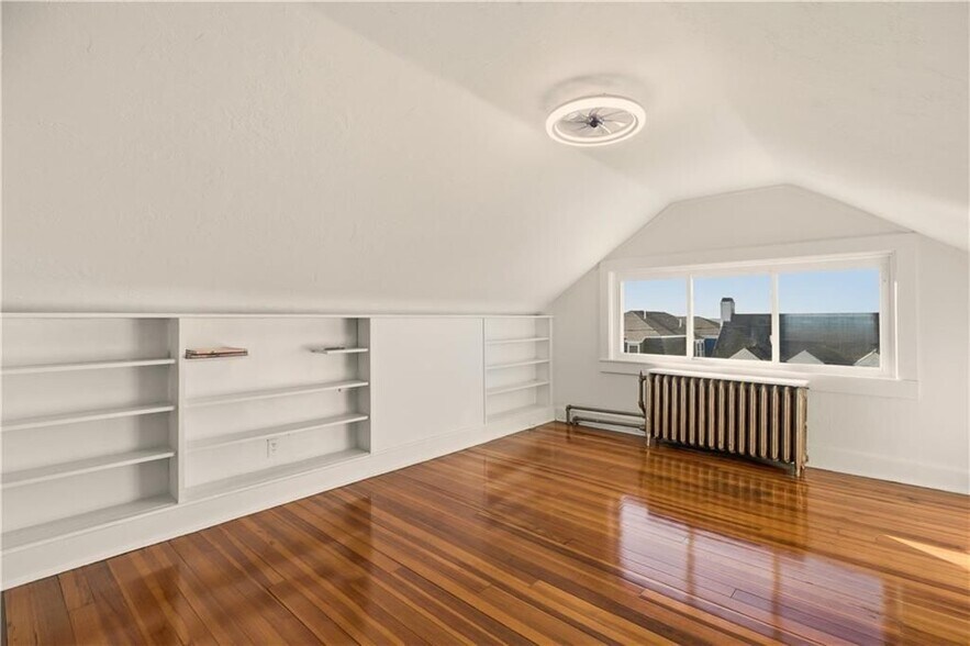 Building Photo - 31 Bayside Ave