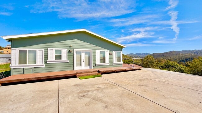 Building Photo - Stunning Single-Story with Spacious Deck, Panoramic Views, on Gated/Fenced Property!