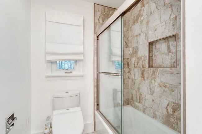 Building Photo - 4611 Charleston Terrace NW