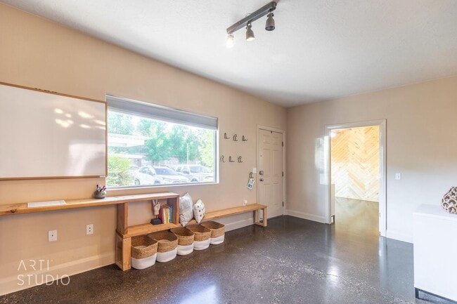 Building Photo - Washington 3 Bedroom Townhome