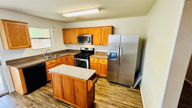 Building Photo - 4007 Hunter's Ridge Dr