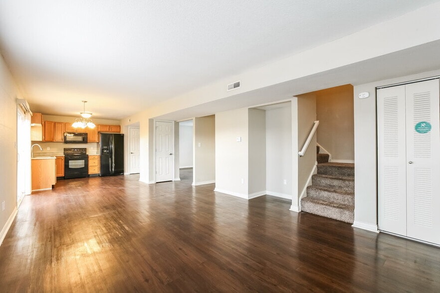 Building Photo - 2718 Rothe Ln