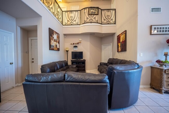 Building Photo - 7521 Country Club Dr