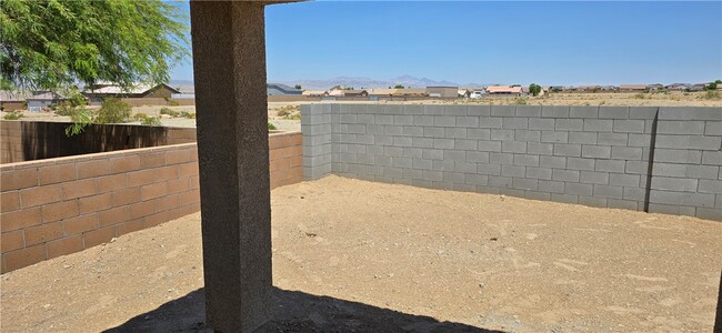 Building Photo - 2109 E Crystal Dr
