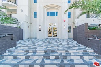 Building Photo - 850 S Crenshaw Blvd