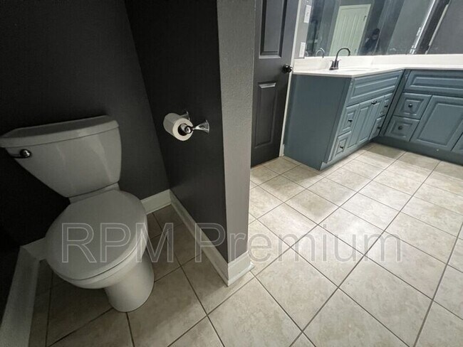 Building Photo - 8429 Florida Blvd