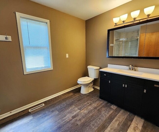 Building Photo - 4717 Willow Dr