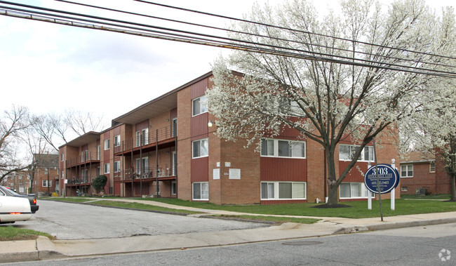 Primary Photo - Seven Mile Lane Apartments