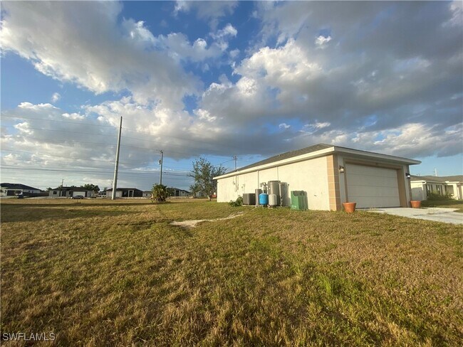 Building Photo - 131 NE 23rd Terrace