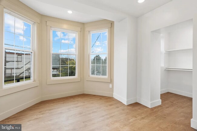 Building Photo - 900 N 41st St