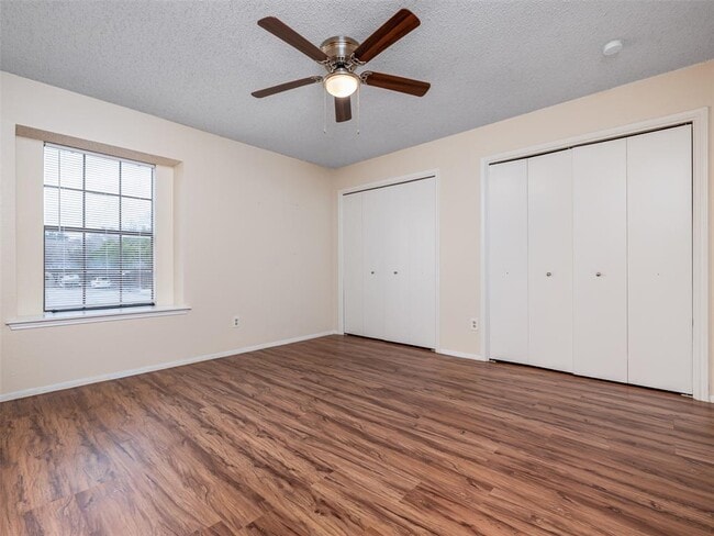 Building Photo - 706 Rollingway Dr