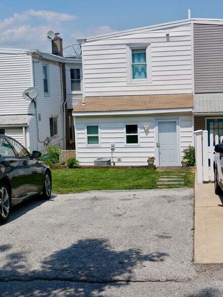 Building Photo - 124 7th St