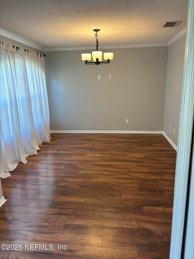 Building Photo - 916 Hyannis Port Dr