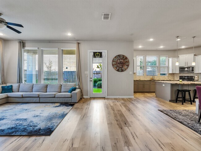 Building Photo - 18324 Parkview Point Dr