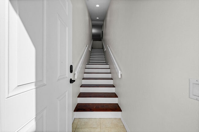 Building Photo - 23785 Clear Spring Ct