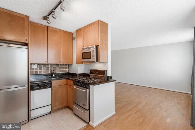 Building Photo - 1730 Arlington Blvd