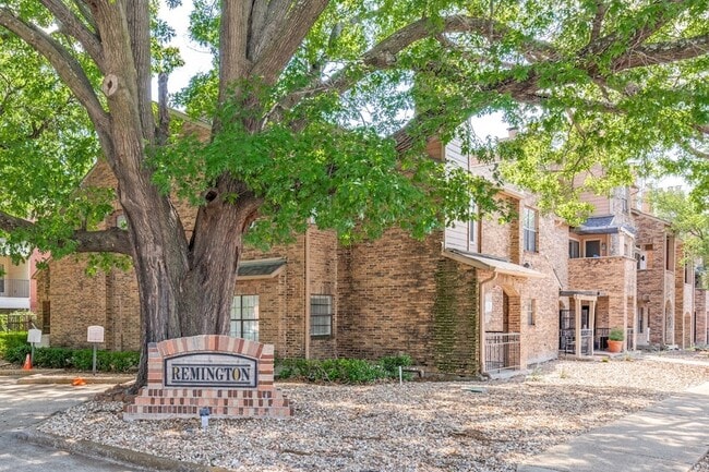 Building Photo - 6004 Auburndale Ave