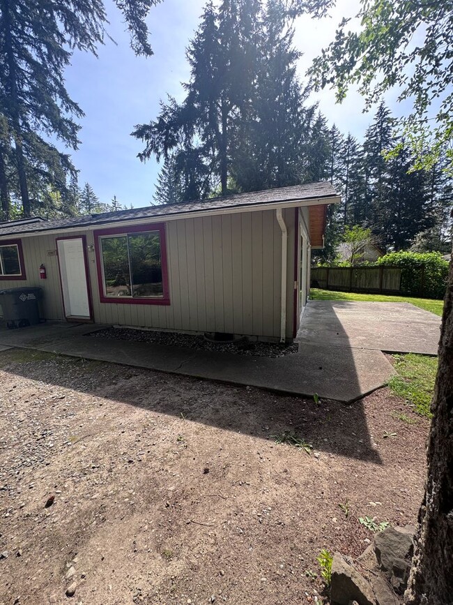 Primary Photo - Gig Harbor 2 bed 1 Bath home available June 1