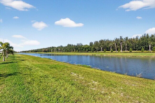 Building Photo - 15120 Wildwood Cir