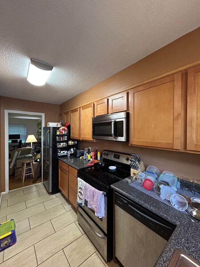 Building Photo - Townhome in the Heart of Carrboro – One Mo...